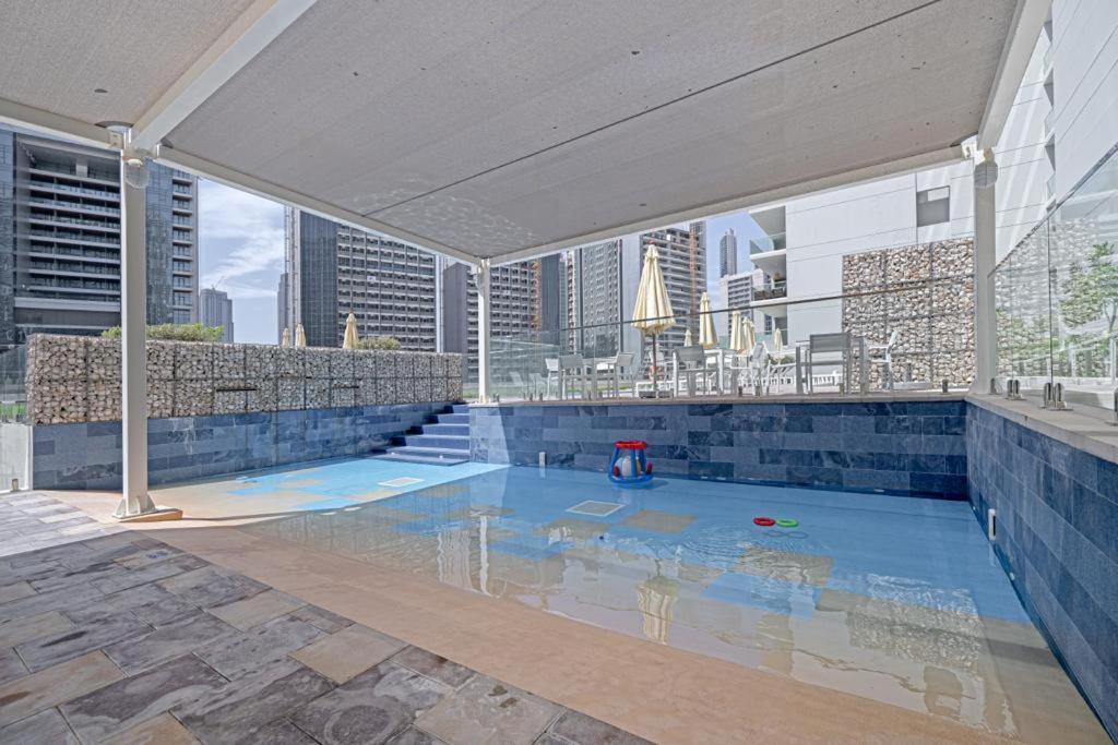 Апартаменты Brand New 1Br- Business Bay - Burj Khalifa View Дубай Экстерьер фото